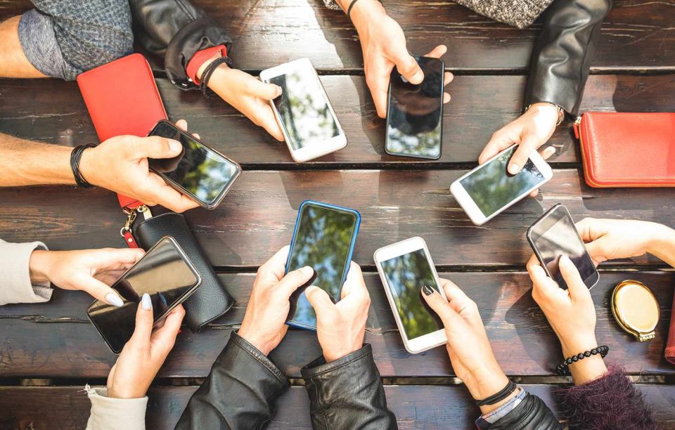 Dhevana ah enme ginain mobile phone ufaddhaa gaumakah India vejje