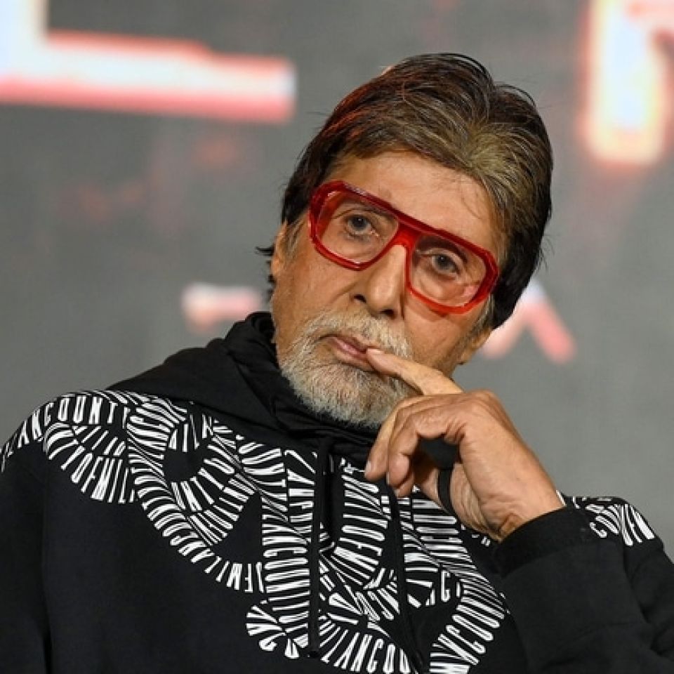 France ge team aa gulhey gothun Amitabh Bachchan kuri post akah faadukiyun amaazuvejje