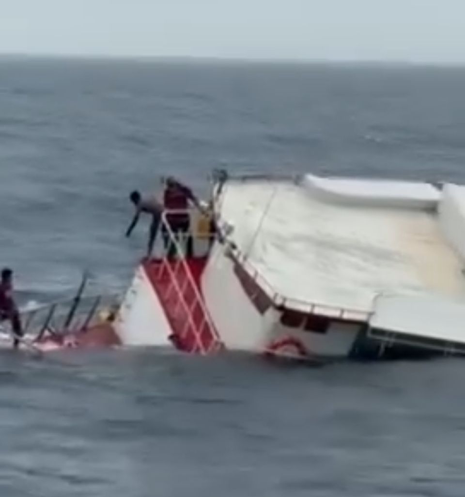 Mudhaa ufulaa boat eh dhiyave adiyah dhaathee sifain harakaai theri vanee