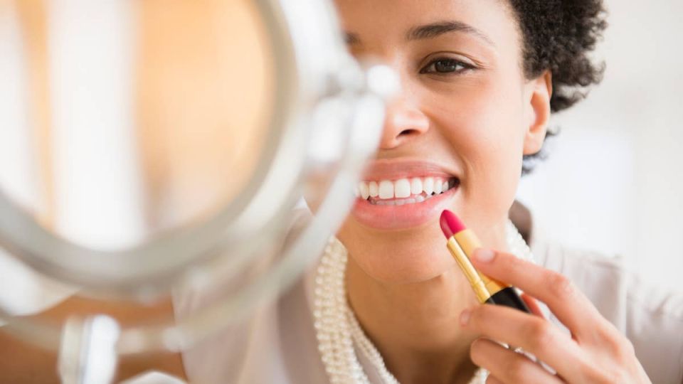 Revlon ge 65 aharuvee lipstick: miadhuves enme maguboolu eh ufehddhun