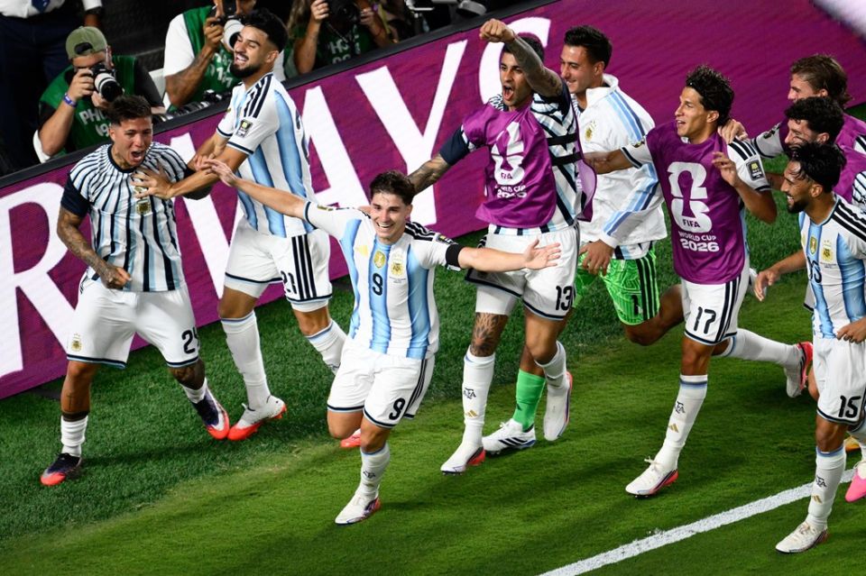 Argentina sink Swiss to set up blockbuster England World Cup  semi