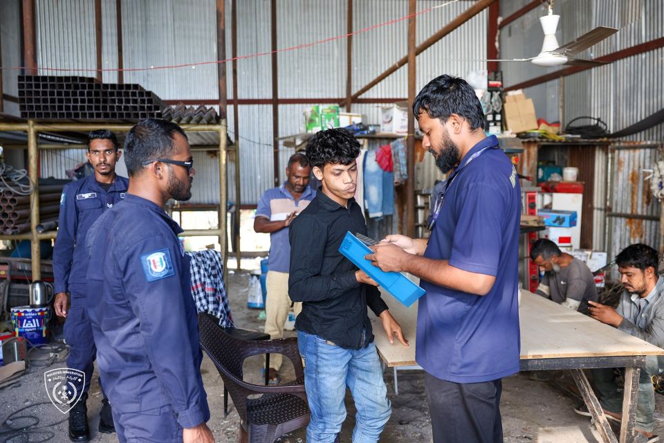 Thilafushin 32 bidheysee aku immigration ge belumuge dhashah