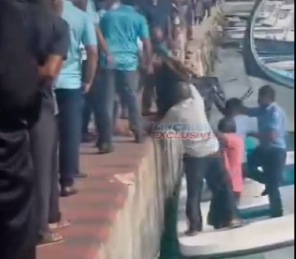 Eydhafushi falhutherein maruvefai oi meeheige hashigandu fenije 