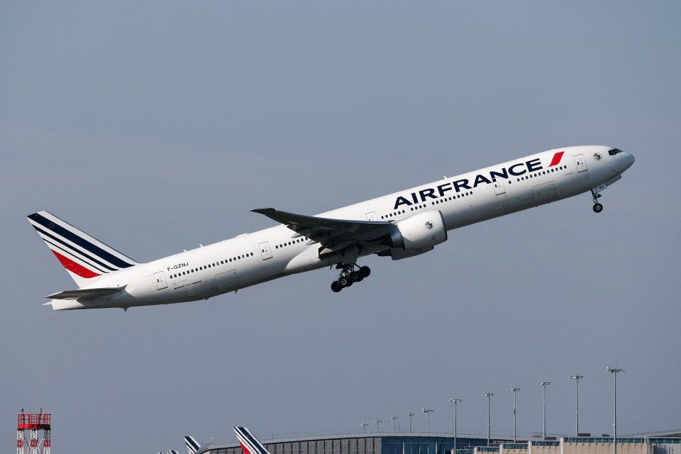 Air France inn medhuirumahcchah dhathuru nukuraa muhddhathu dhanmaalaifi 