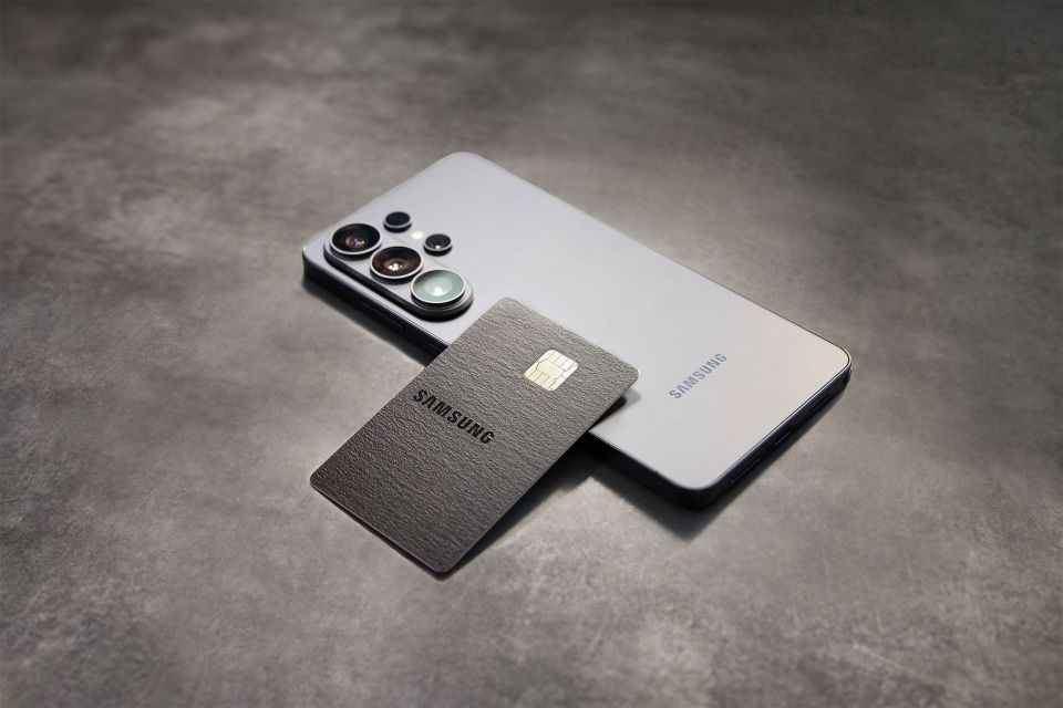 Apple Card aa vaadhakurumah Samsung un Galaxy Card thaarafukoffi
