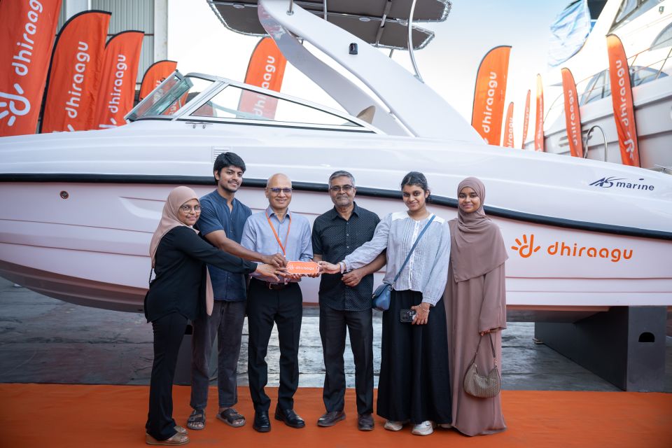 Dhiraagu in dhey dhevana speed boat libunu faraathaa boat havaalu koffi