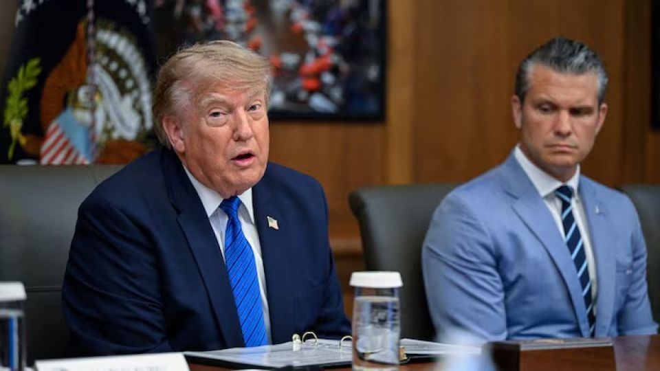 Hathiyaaru madhuvi kamah mauloomaath dhin faraaththah hoodhai jalahlaane kamuge inzaaru Trump dhevvaifi