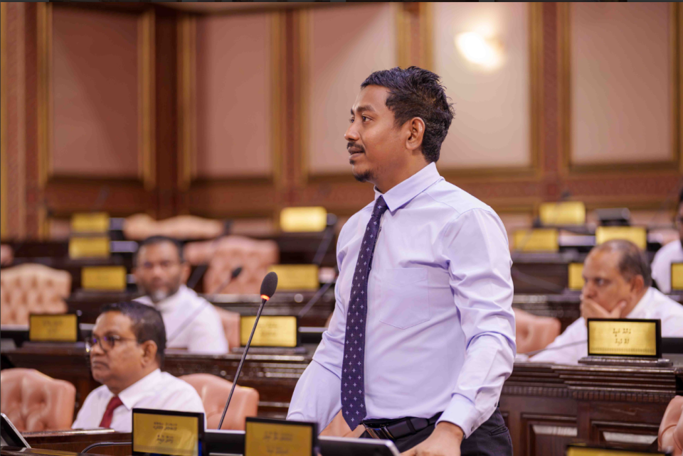 Raees abadhuves baaru alhuvvanee gaanoonu hedhumuge baaruge minivan kamah: Mamdhooh