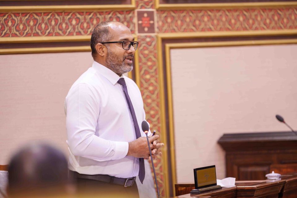  3 Ministry gai roakolleekeenoon: Minister
