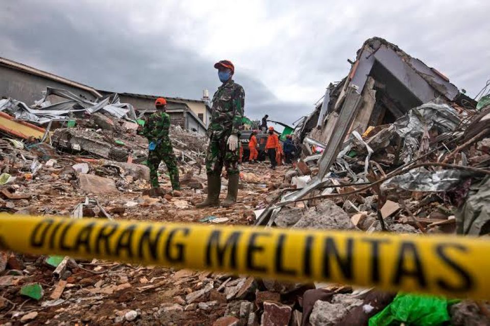 Indonesia ah 7.7 magnitude ge binhelumeh ais dhe meehaku maruvejje