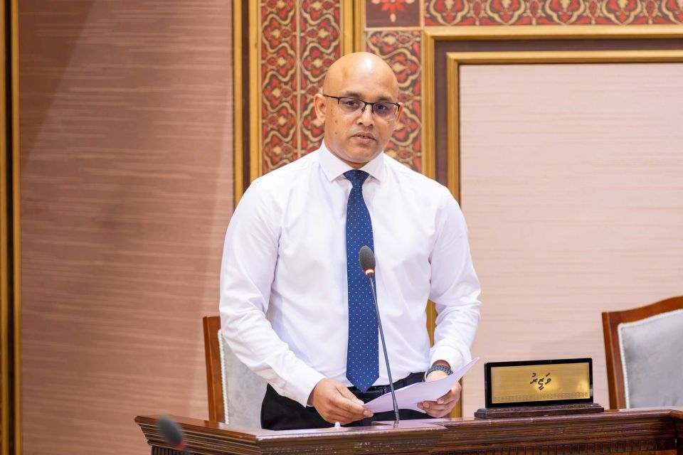 Siyaasee fikuraa gulhigen muvazzafun vakikuraakah naangan: Minister