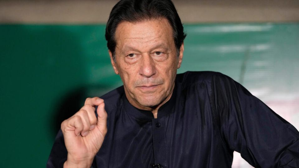Pakistan ge kureege boduvazeeru Imran Khan jalun hospital ah badhalukoffi