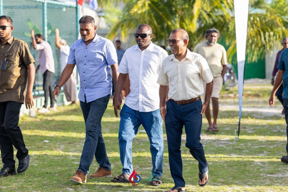 Thinadhoogai airport hadhan Nasheed dhekolhu, vidhaalhuvee kaadehdhoo airport avahah tharahgeekoh ninman 