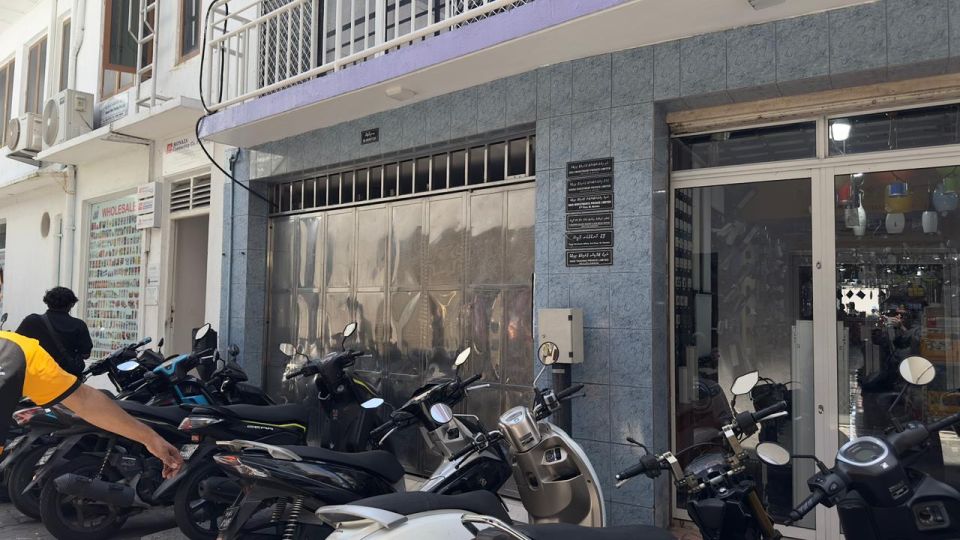 Police raid office of company illegally trading foreign currency