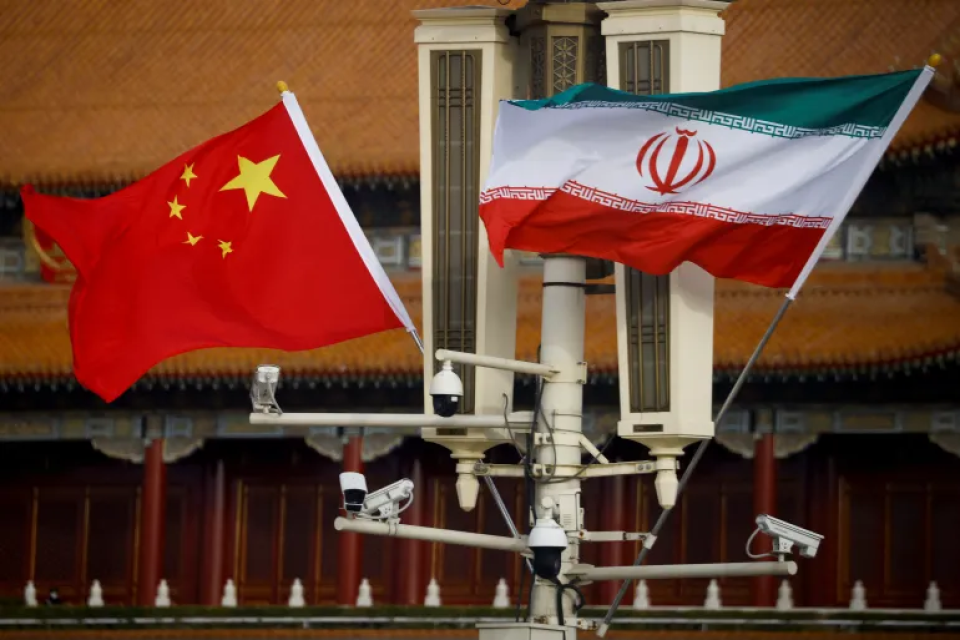 America ge fiyavakhuthakaa dhekolhu, Iran aa eku gulhun dhamhahttaane: China