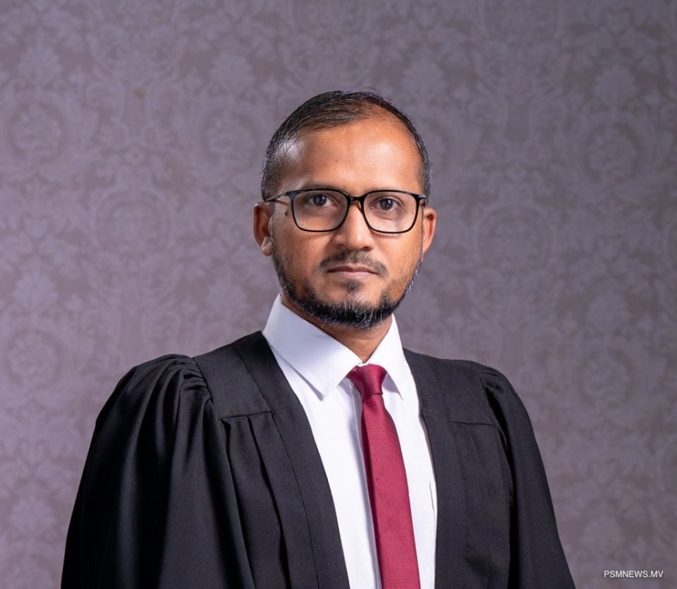 High Court ge fandiyaaru Ibrahim Mahir sharafverikamaa eku retire kohfi