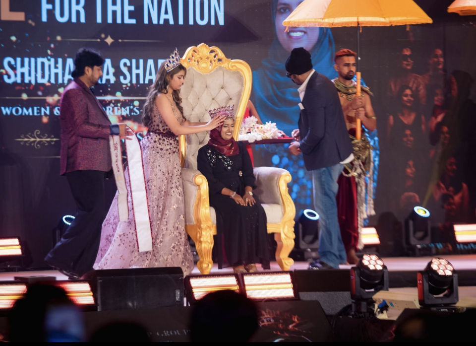 Mujuthama ah hidhumaiykurumuge bainalaguvaamee award eh Shidhaatha ah 