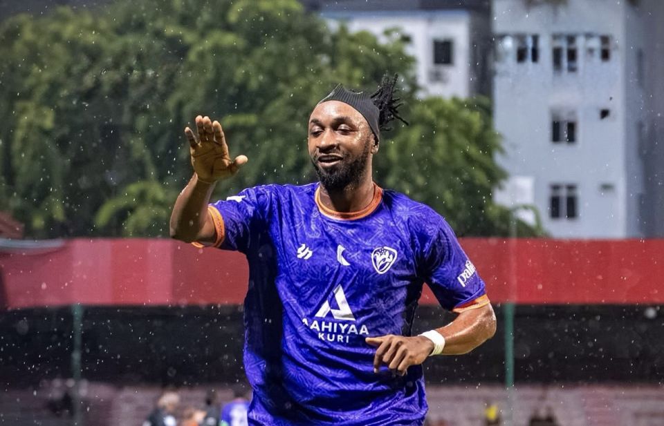 Buru balikoh, Dhihdhoo in premier league gai thaareehee molheh hoadhaifi