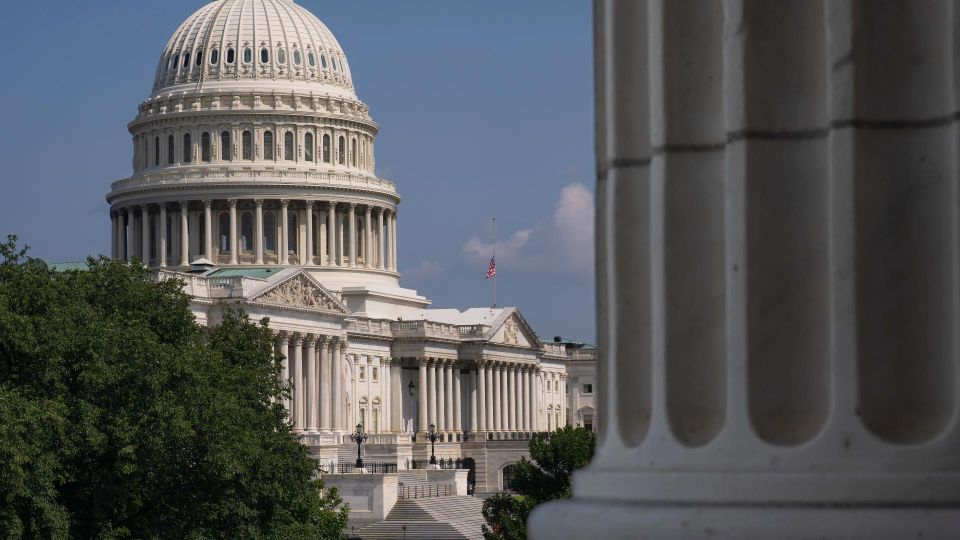 Russia aai Iran aa dhekolhah fiyavalhu elhumuge bill faaskoh Trump ah fonuvaifi