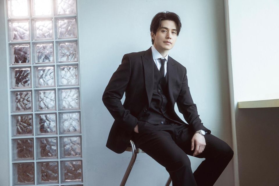 Lee Dong-wook kamah hedhigen olhuvaalaigen anhenehge athun 25,000 dollar hoadhaifi