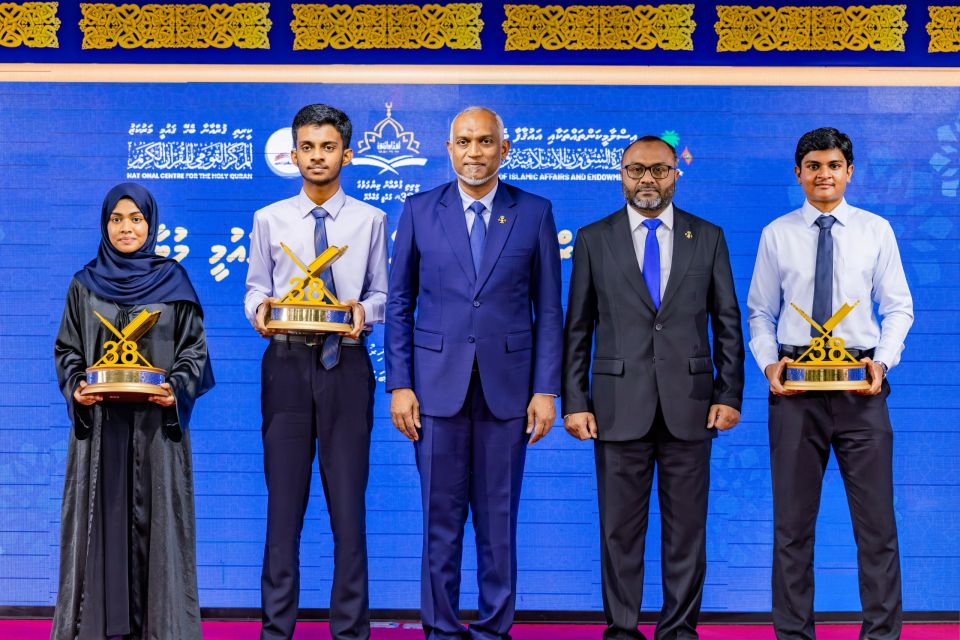 Quran mubaaraathuge eh vana Izuaan, Aayan adhi Zeek ah