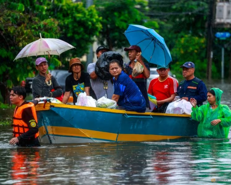 Bangkok floodwaters recede as officials race to drain canals