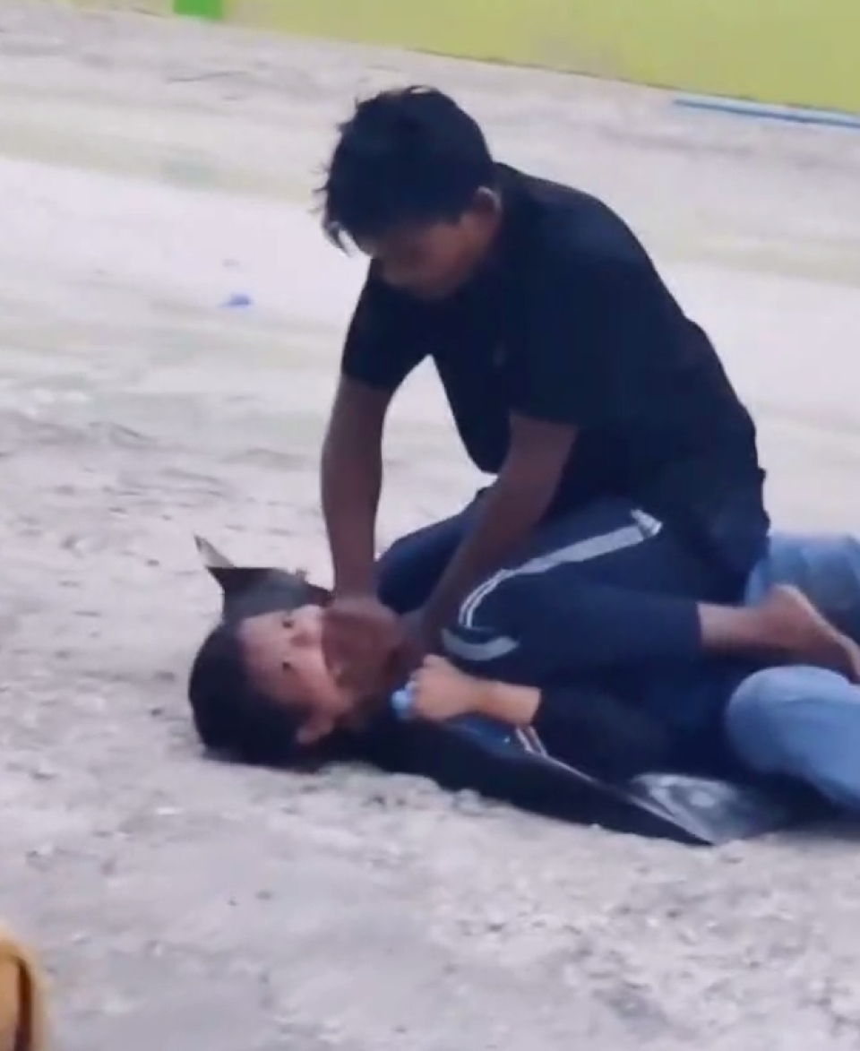 Bidheysee anhenakah aniyaa koh feyren ulhunu meehaa hayyaru kohfi