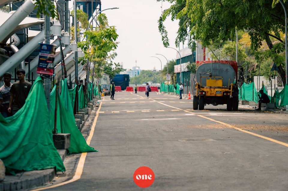Ameenee magu maraamaathu kuri sarahahdhu aadhihtha dhuvahu hulhuvaalanee