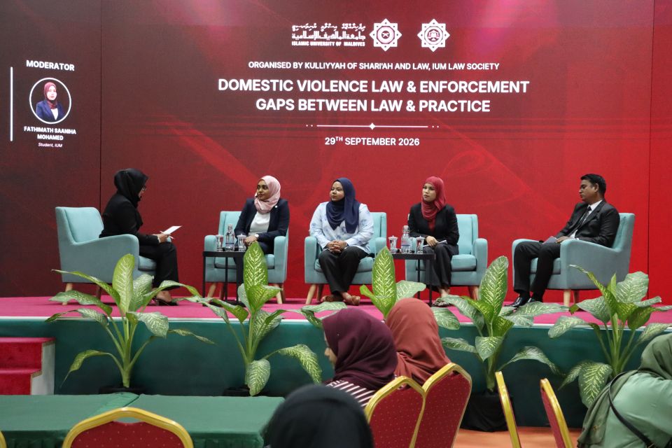 Geveshi aniyaage gaanoonu thanfeezu kurumuge gonjehunthakaa gulhey gothun IUM gai panel discussion eh 