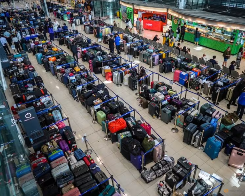 Thai Airways cuts flights, battles baggage chaos as Bangkok floods ease