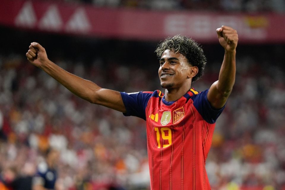Yamal ge vidhumaaeku Spain ah huttumeh neh, England ahves molheh 