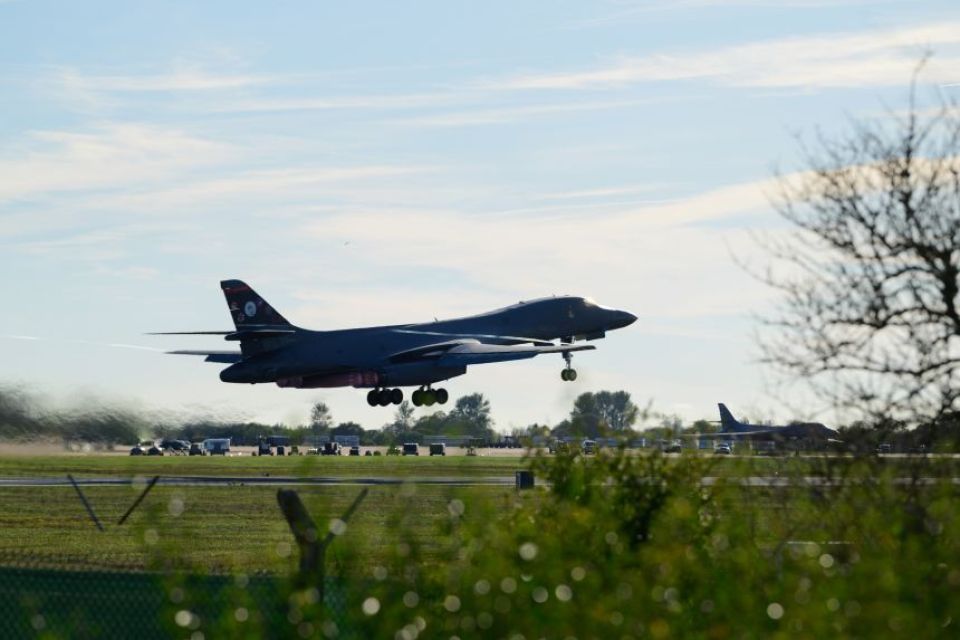 America ge bomber thah Fairford un anburaa gengosfi