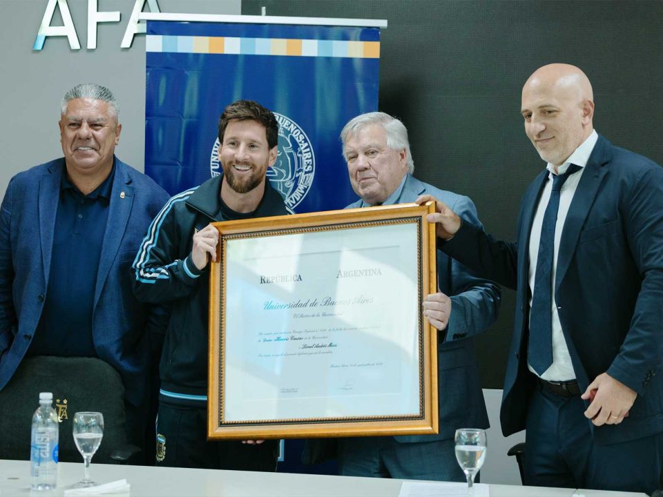 Asarugadha vadhaaee match ge kurin Messi ah rasmeekoh Honorary Doctorate ge sharafu aruvaalaifi 