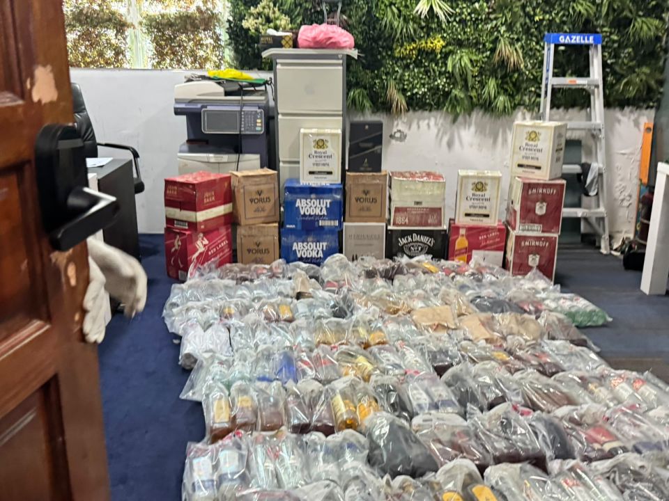 Banguraluge supply network: Supervisor aai delivery boyge bandhu ithuru 15 dhuvahah