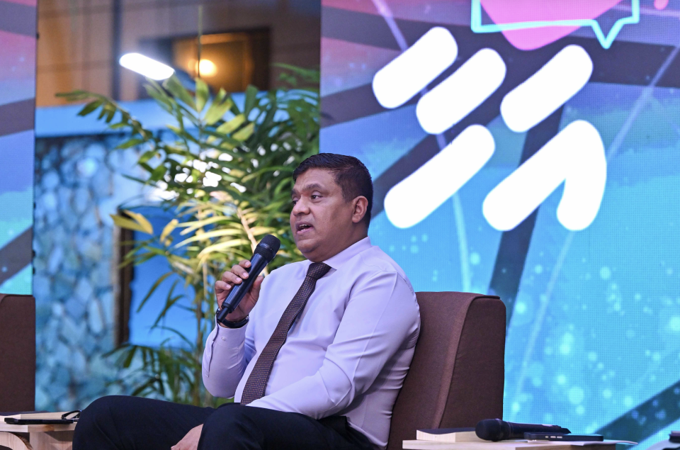 Tourism industry ah beynunvaa varah dhivehin adhives madhu: Minister 