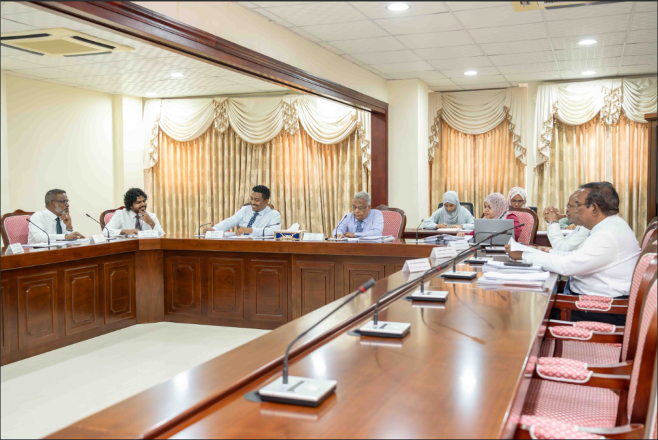Majlis Raees ah ithuru 22,000 rufiyaa ge allowance eh dheyn faaskohfi