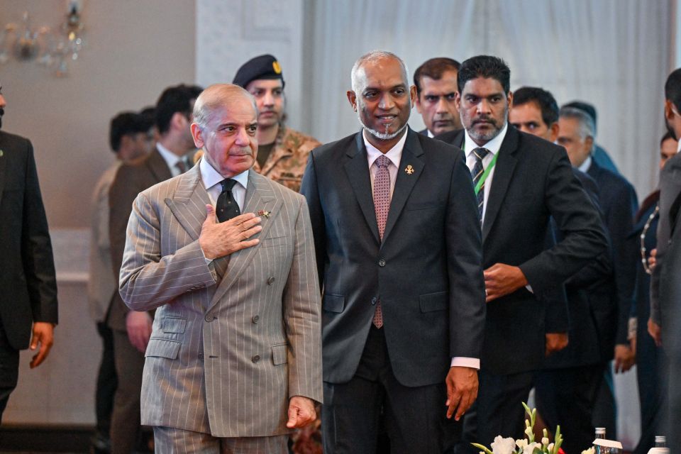 Raajje aai Pakistan aa dhemedhu seedhaa shipping ge hidhumai feshumah Raees aai Shehbaz  beynunfulhuvey
