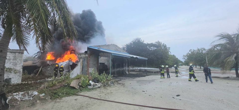Funadhoo petrol shed gai roavun: 1 ge andhai, dhumuge asaru kuri bayakah faruvaa dhenee