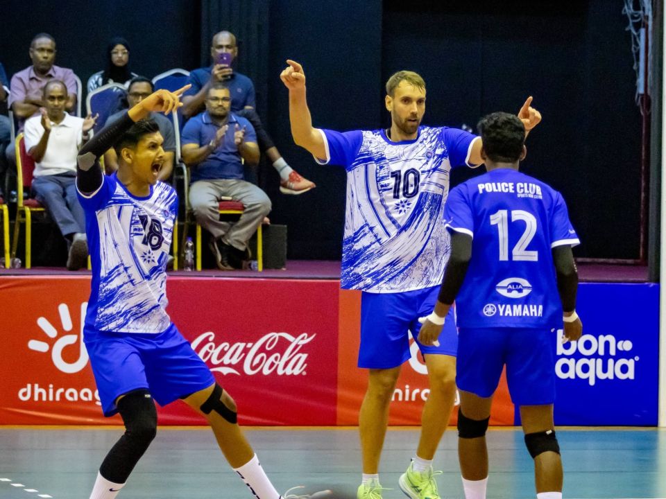 Gaumee volley mubaaraathuge final gai Sifainnaa dhekolhah nukunnaanee Police 