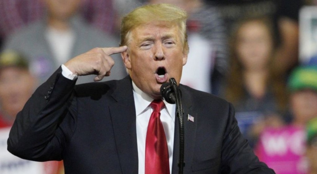 Imad Latheef ge column: Dhevana faharah Trump impeach kurumuge maanayakee kobaa?