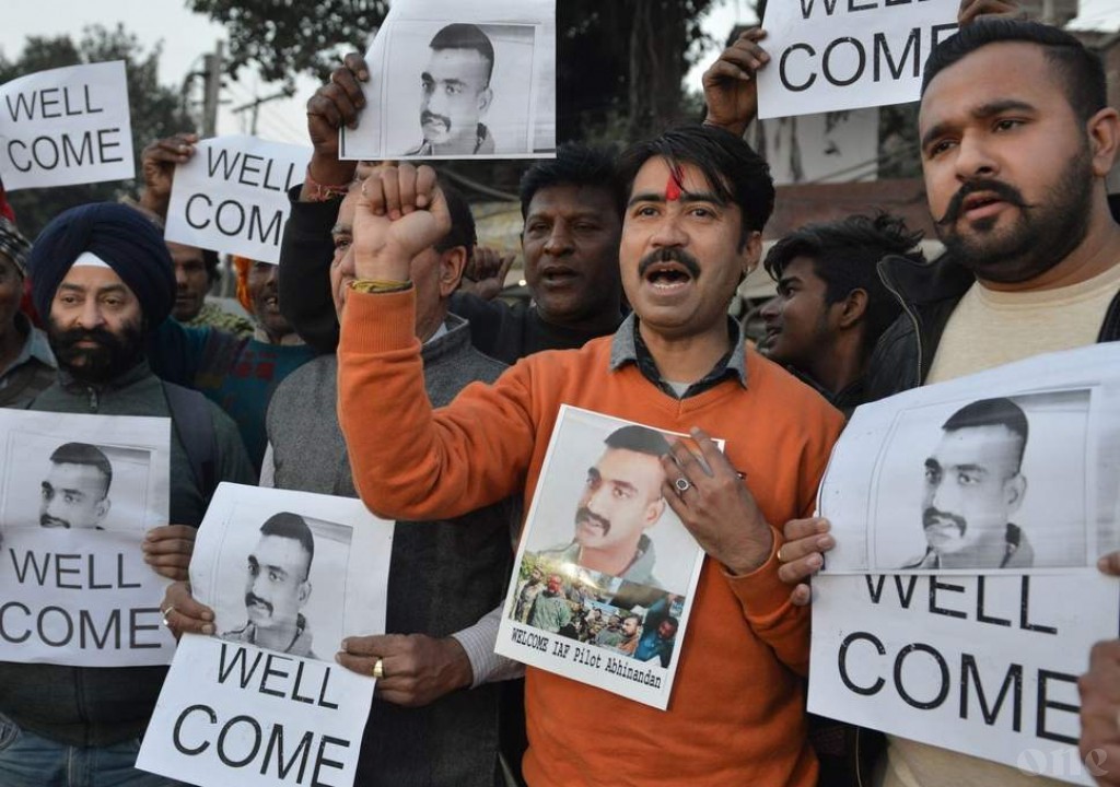 Indian Wing Commander captured by Pakistan returned to India
