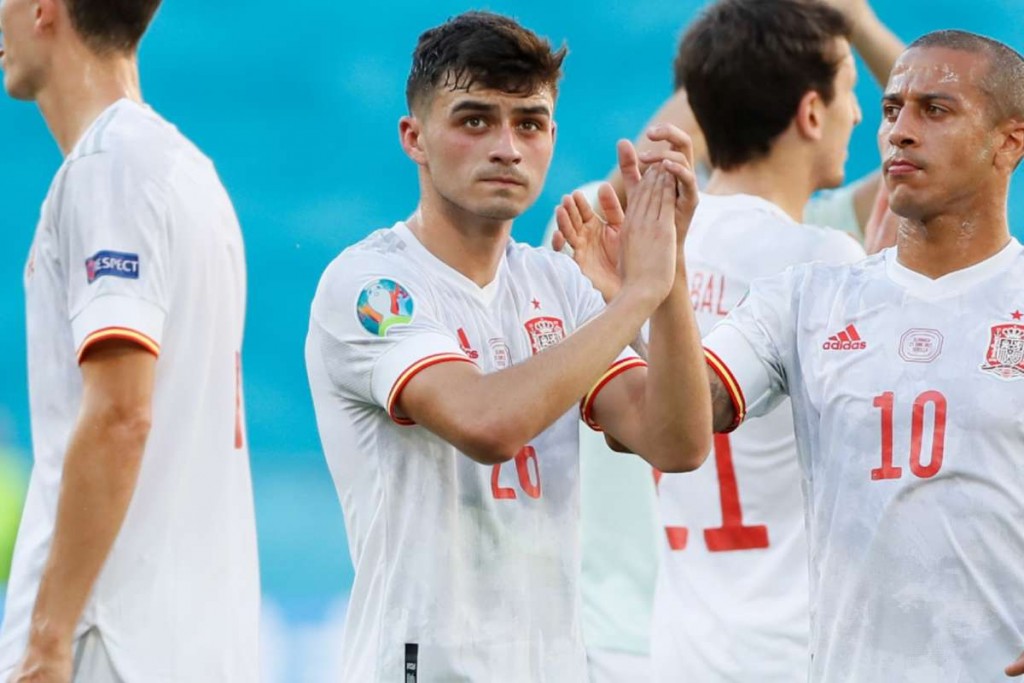 Pedri ah hifehettumeh neiy thaureefu: ''Iniesta ves 18 aharugai evarah nukulhey''