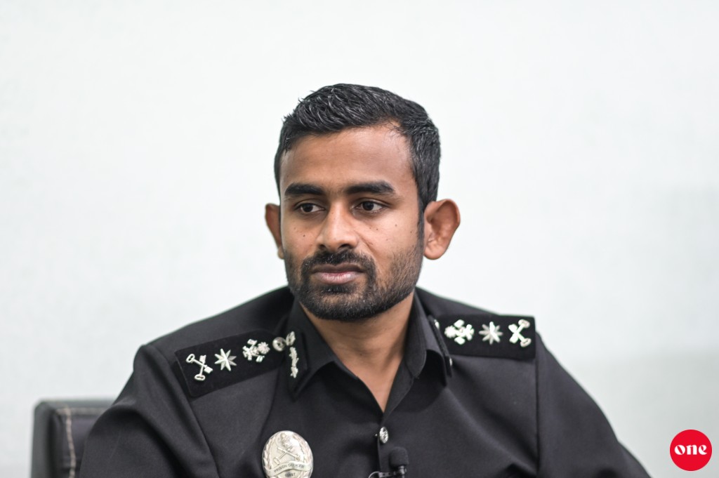 Kudhi kuhthakugai thibi gaidheennah luidhee, jalun dhookolleveynee adhabehkann ihusaas kurevey gothah!