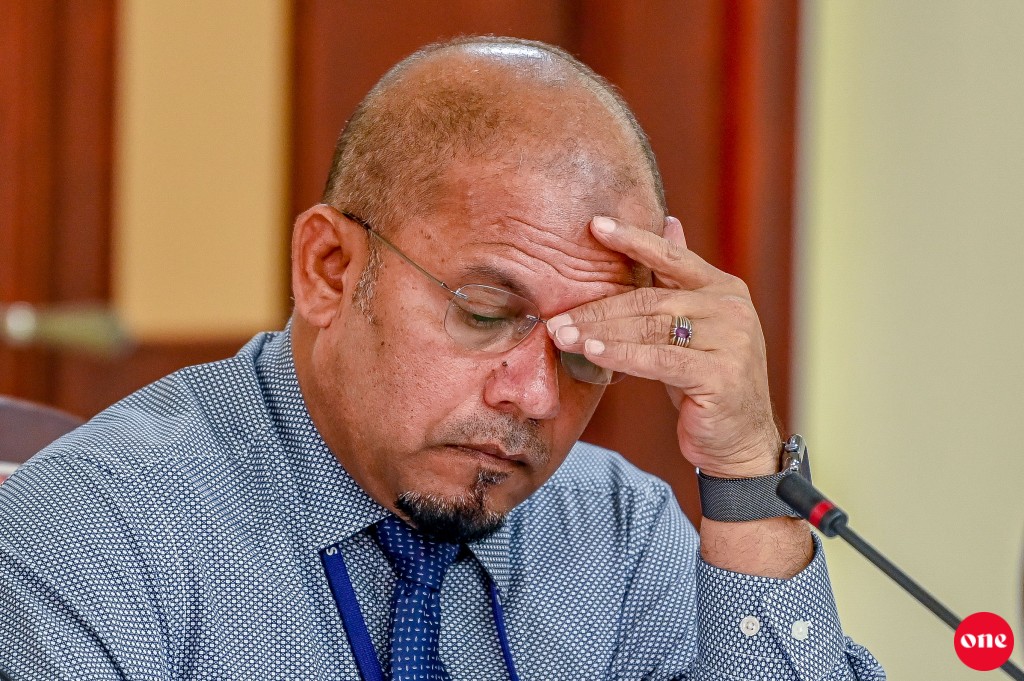 One Photo: Fenaka aai Stelco adhi Environment ge beyfulhun SOE committee ah haazirukurun