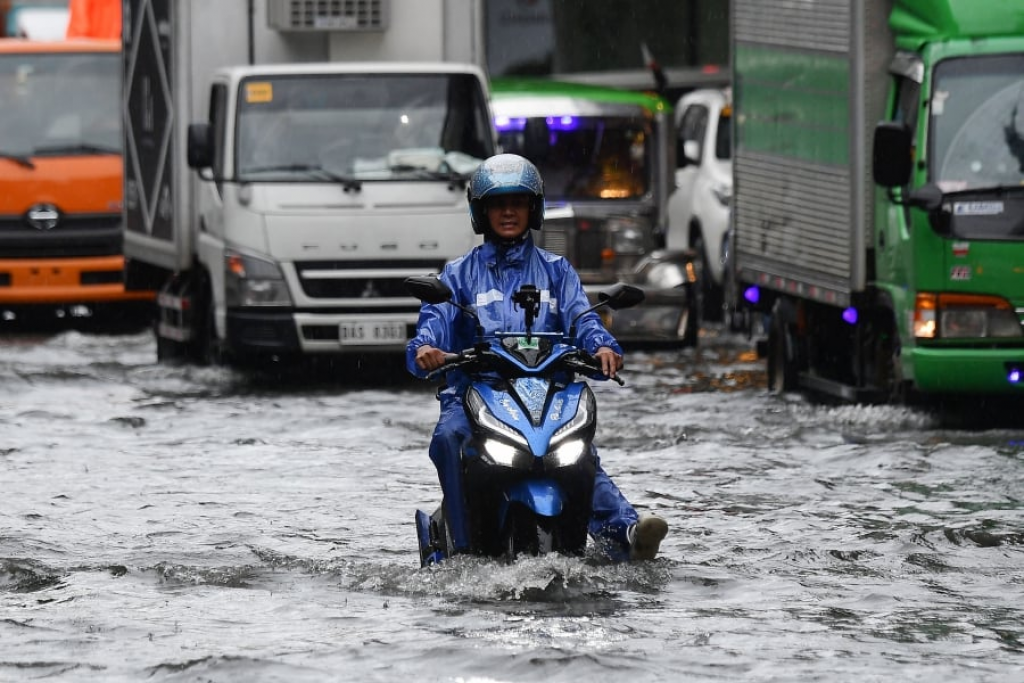 Typhoon Gaemi forces Philippines to halt work, market trading