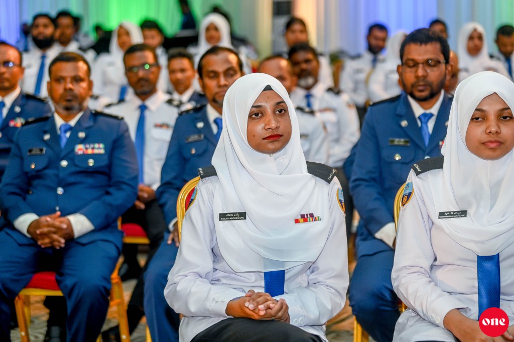 Customs ah 26 muvazzafun hoadhanee