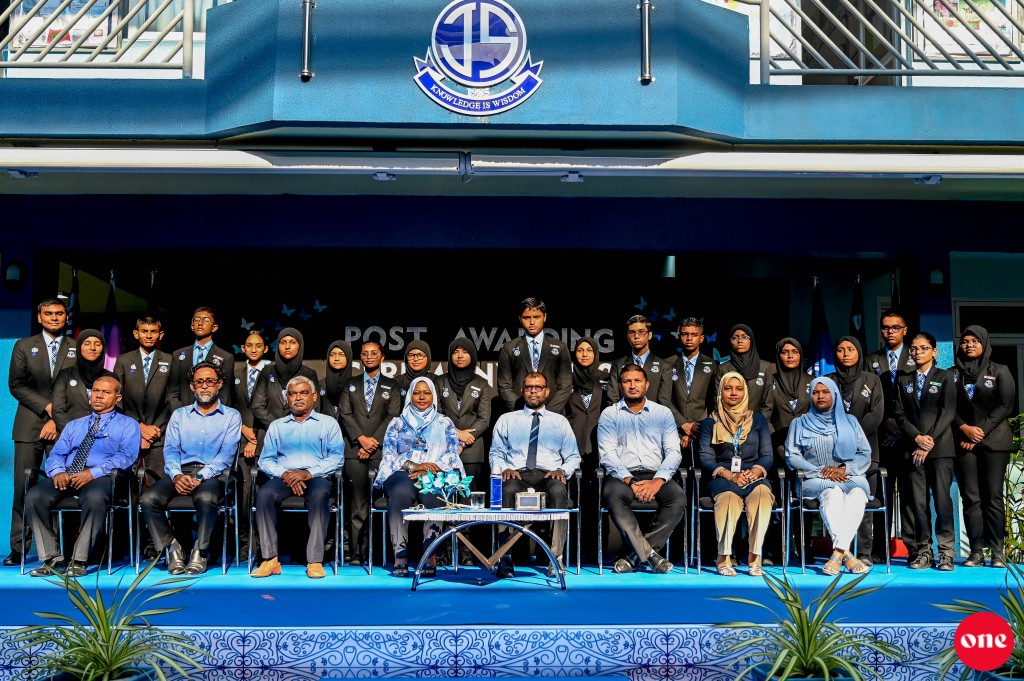 One Photo: Jamaaludheen School ge iss magaamuthakah dharivarun huvaakurumuge rasmiyyathu