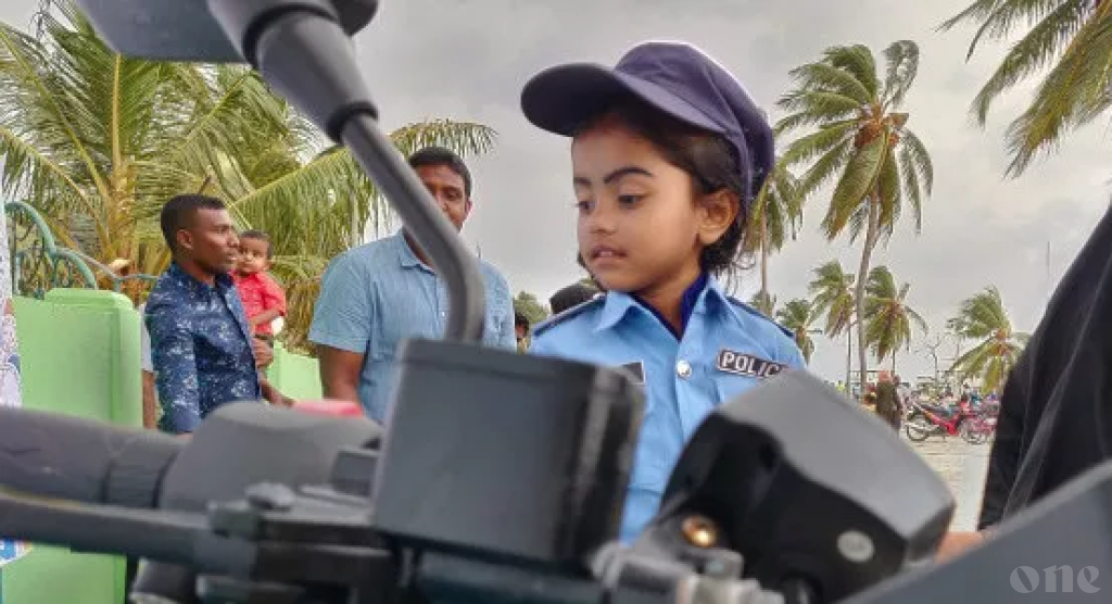 Police participate in Eid celebrations in Ihavandhoo