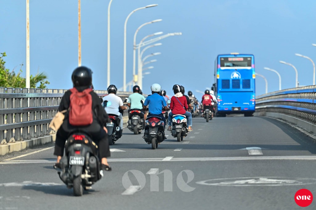 Two individuals fined for not wearing helmet on bridge