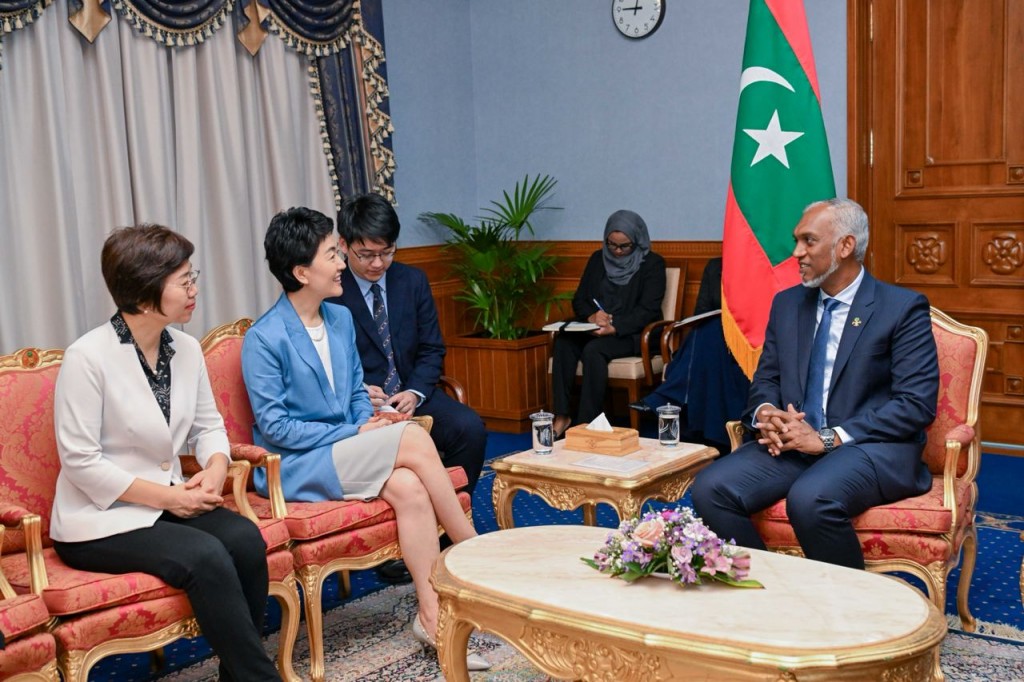 Chinese communist party ge vice minister, Raees Muizzu aa badhalu kurahvaifi